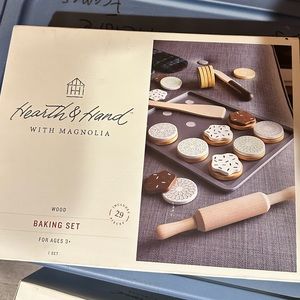 Hearth and hand With Magnolia, baking set